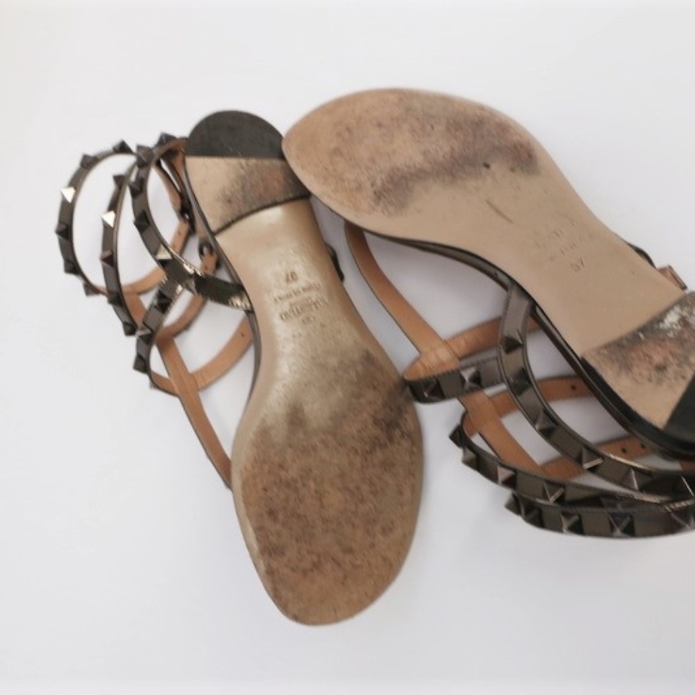 Valentino Rockstud Flat Thong Sandals Pewter - Picture 6 of 6